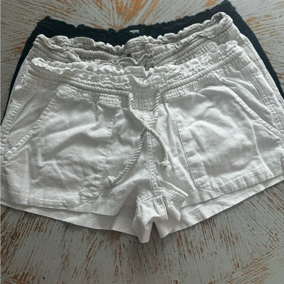 3 pairs of Roxy Women's Black , White and Tan Shorts - Picture 4 of 8